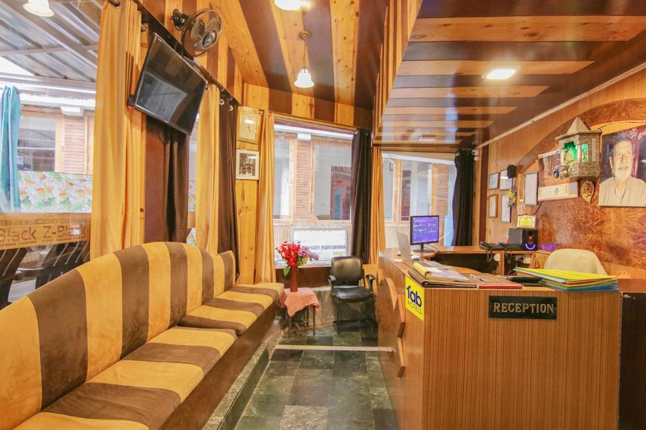 Fabhotel Pushpak 马拉里 外观 照片